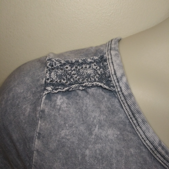 Harley-Davidson Distressed Gray Lace Trimmed T-Shirt - Picture 3 of 8